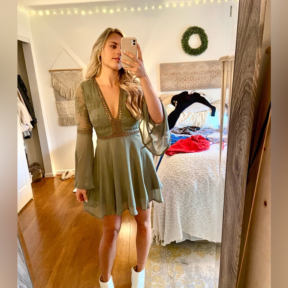 Selfie Leslie Green Lace Embroider Detail Dress